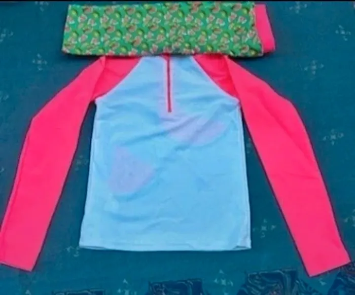 Ensemble anti-UV composé d'un Tee-shirt et d'un cycliste T10 ans - photo numéro 2