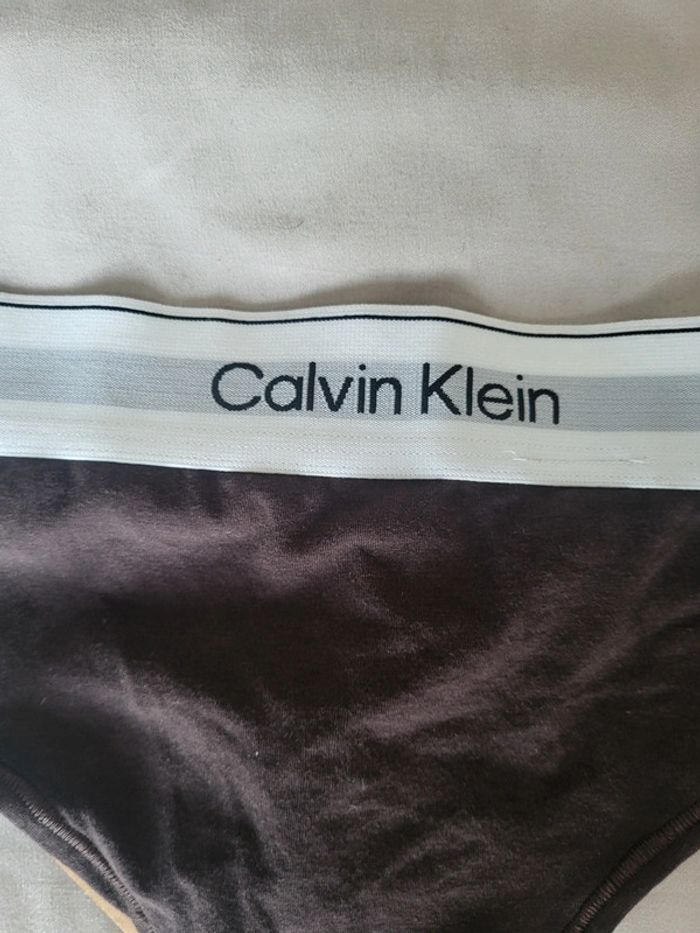 Tanga Calvin Klein 2XL neuf - photo numéro 2