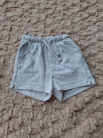 Short Taille 9 mois / 71 cm Neuf 