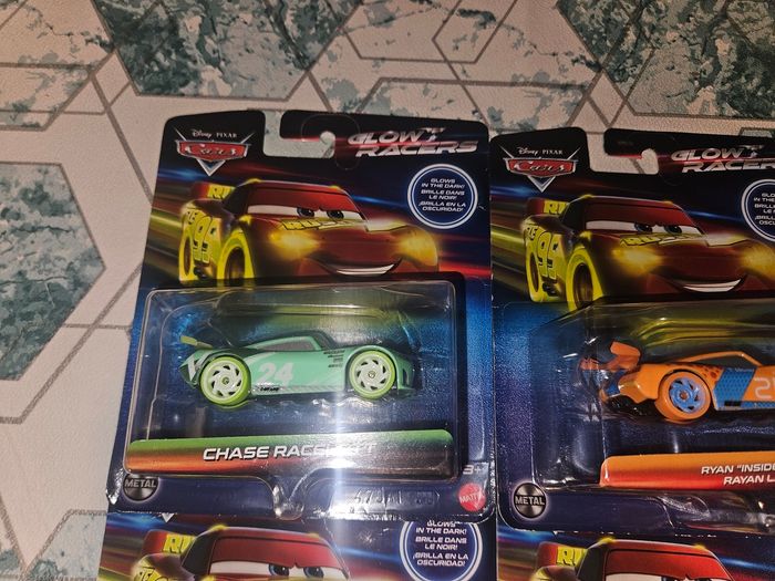 Lot de 9 voitures cars métal Disney Pixar Mattel neuves sous blister série spécial glow 2024 / 2025 - photo numéro 6