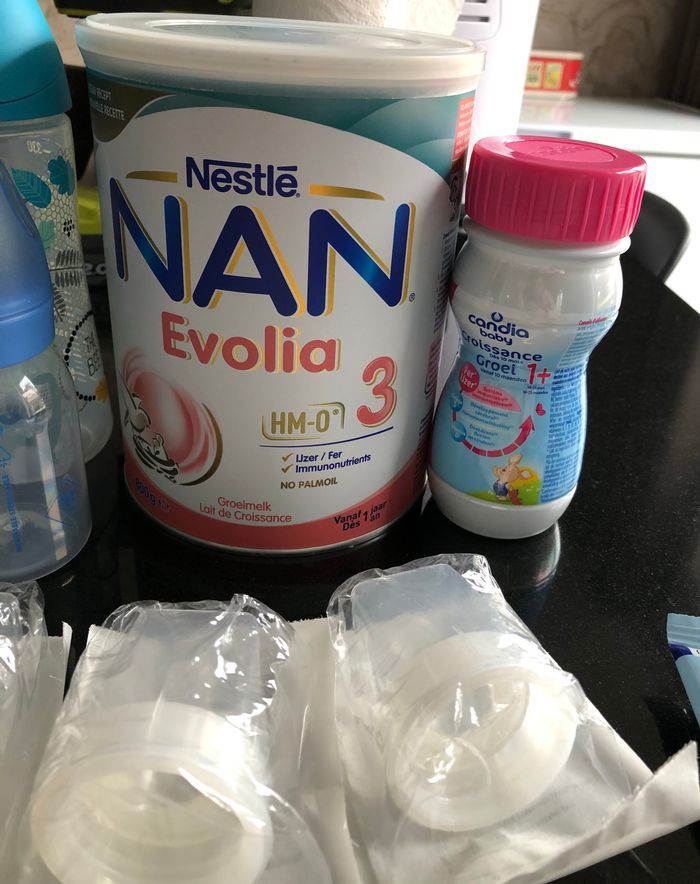 Biberons tétines et lait - photo numéro 2