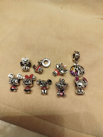 Lot de 9 charm Disney Minnie mickey stitch Pluto nemo Marie et cc