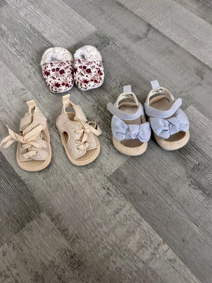 Lot de paires de chaussures.