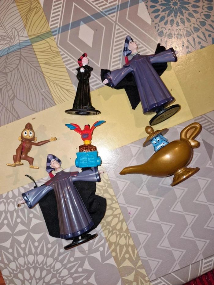 Lot 6 figurines aladdin
