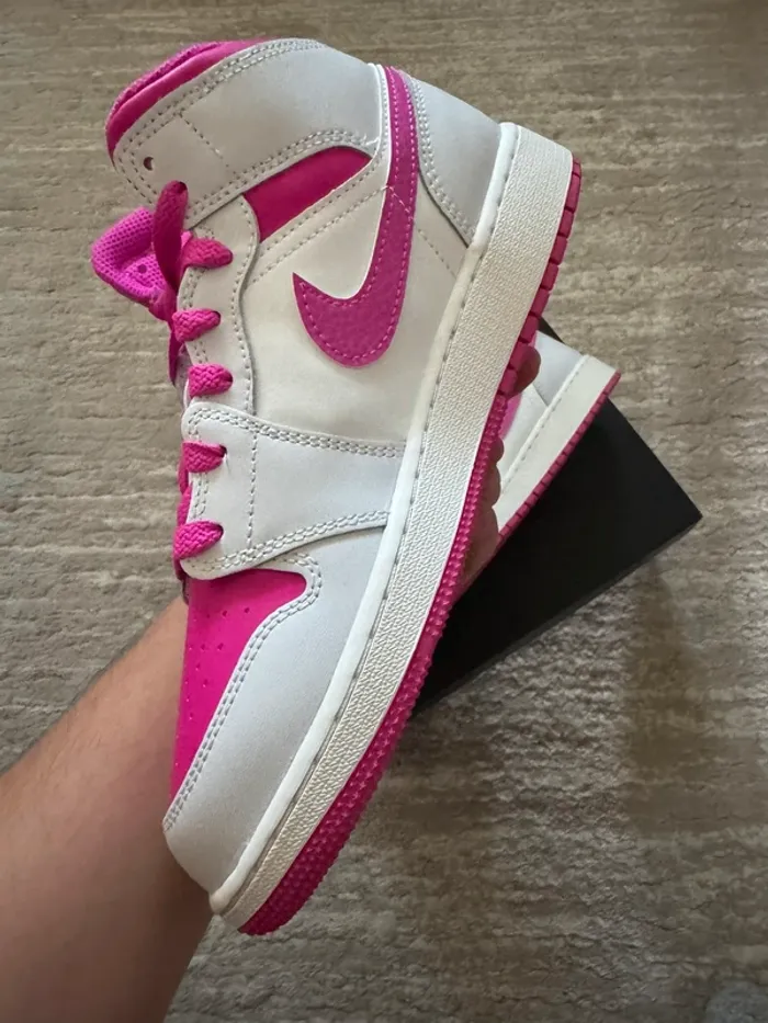 Jordan 1 Mid Fire Pink - photo numéro 4