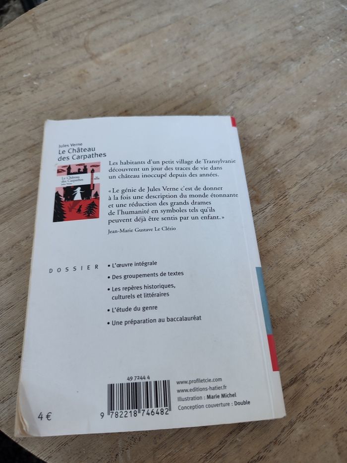 Livre le château des carpathes - photo numéro 2