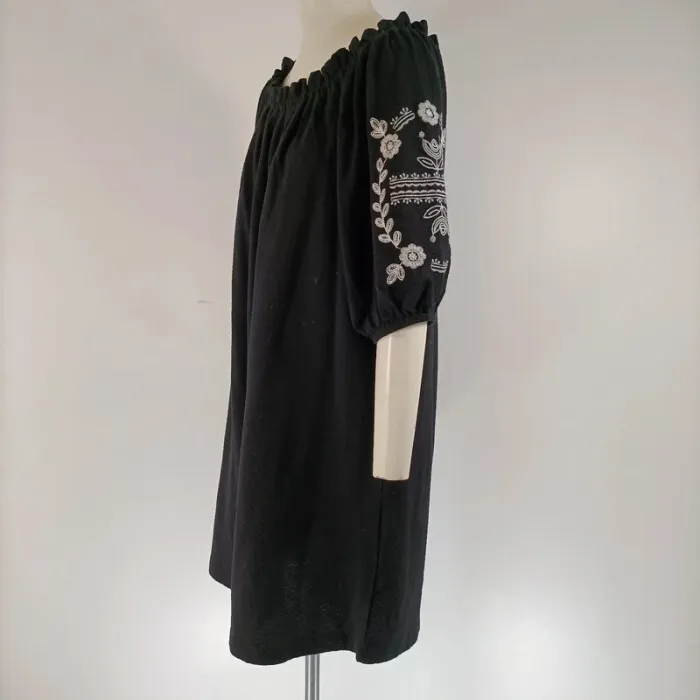 Robe noire courte robe, broderie bleurs FH évasé été motif fleur A127 - photo numéro 2