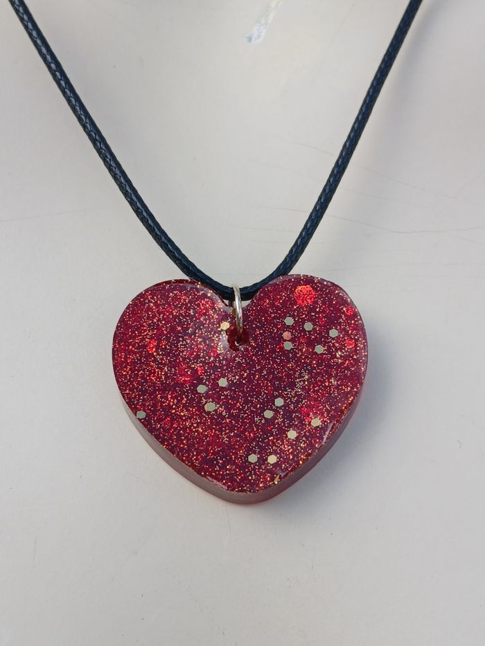 Collier coeur rouge paillettes