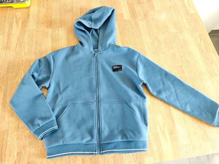 Gilet 10 ans neuf