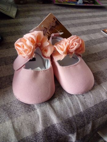 Chaussures bebes neuves avec etiquettes