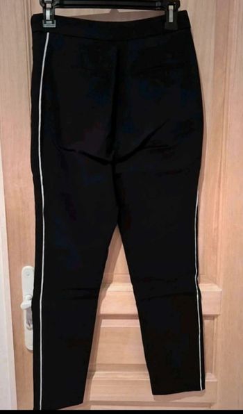 Pantalon  noir  Zara  avec fermeture  sur  le  côté  en taille S  en excellente état