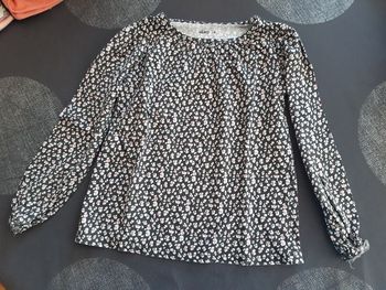T-shirt type blouse