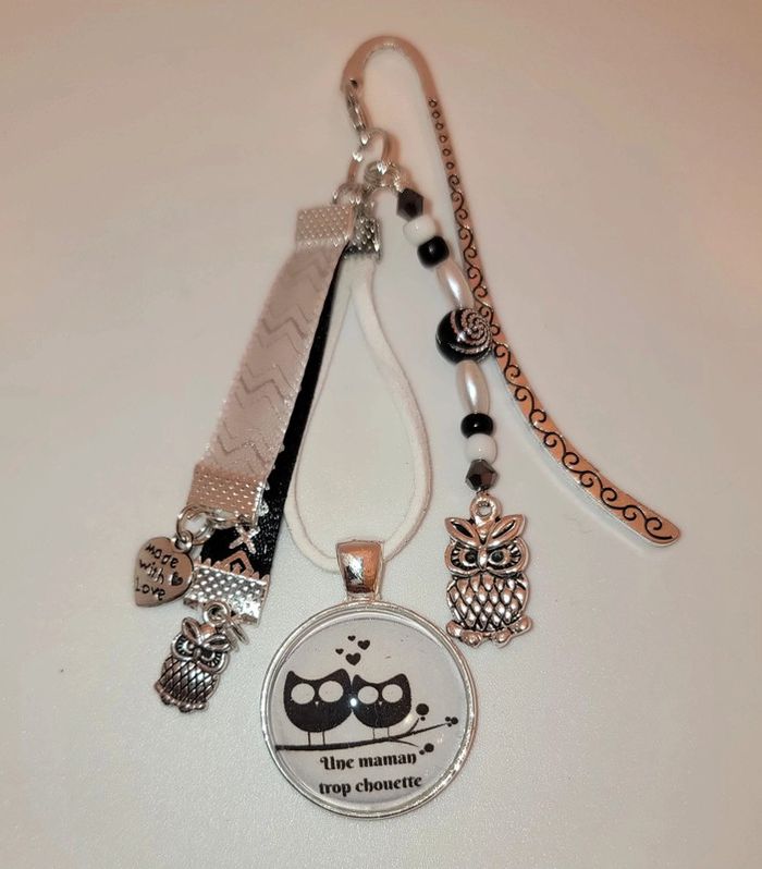 Cadeau maman, bijoux de sac ou marque page " maman trop chouette"