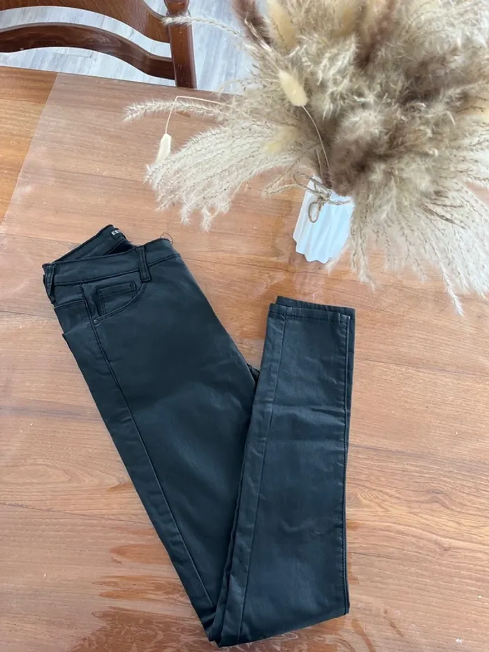 Pantalon enduit noir