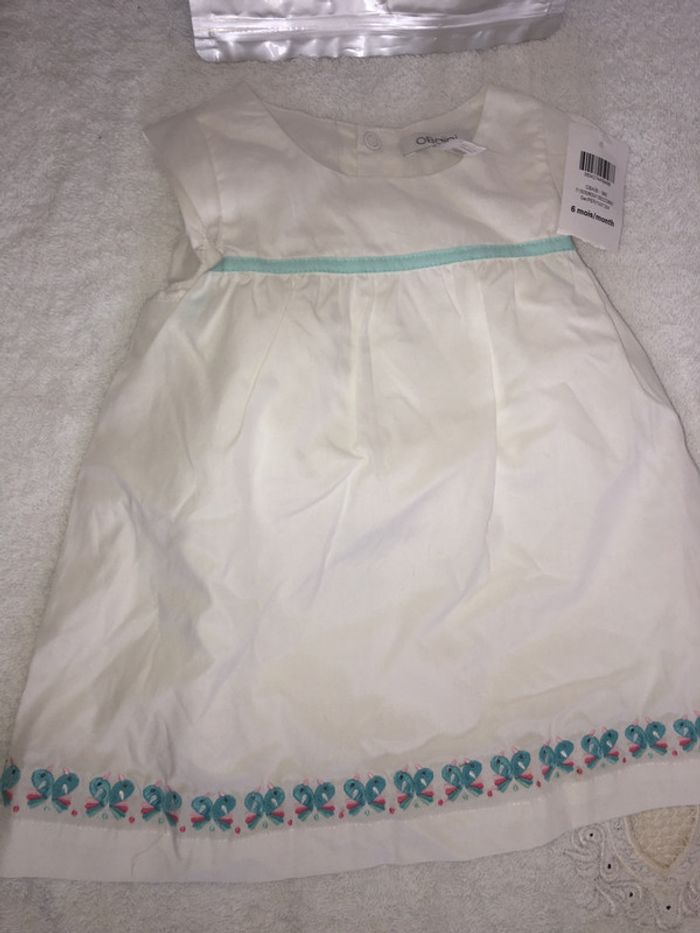 Robe neuve avec étiquette