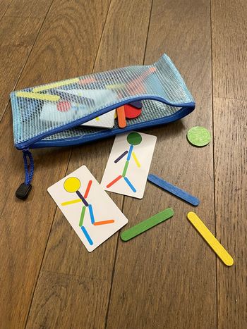 Jeu en bois reproduction des formes