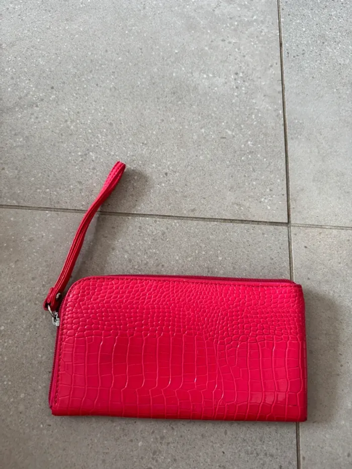 Pochette rose Luzaka, il y a des marques d'usures, 22x12cm