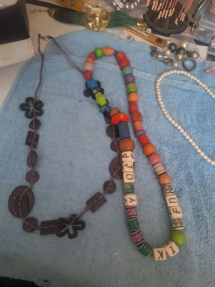 #collier différents couleur - photo numéro 3