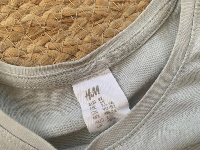 T-shirt MC vert sauge signe blanc H&M 18 mois 2 ans ( équivalent 2 ans 1/2 ) - photo numéro 5