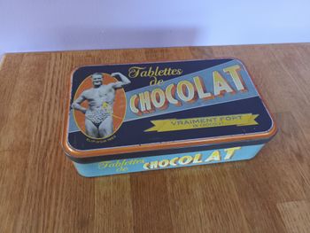 Boîte en métal retro