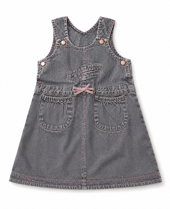 Robe en jean. 18 / 24 mois. Coutures et ruban fantaisies.