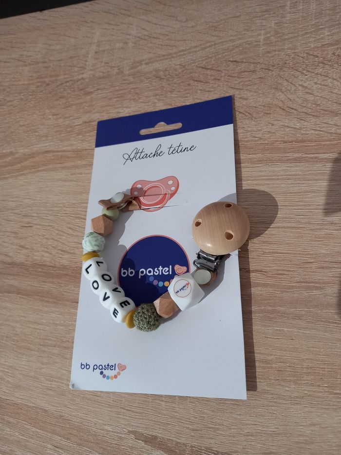Attache tétine