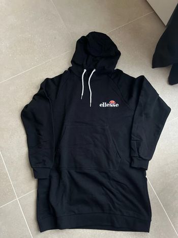 Robe sweat ellesse