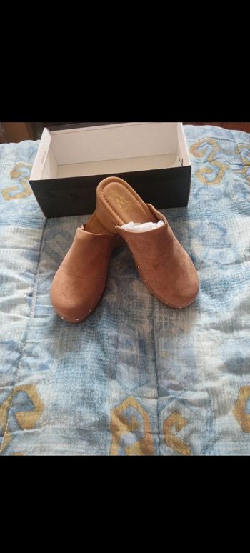 Sabots neufs kaki taille 39