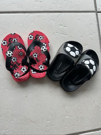 Deux paires de sandales taille  23