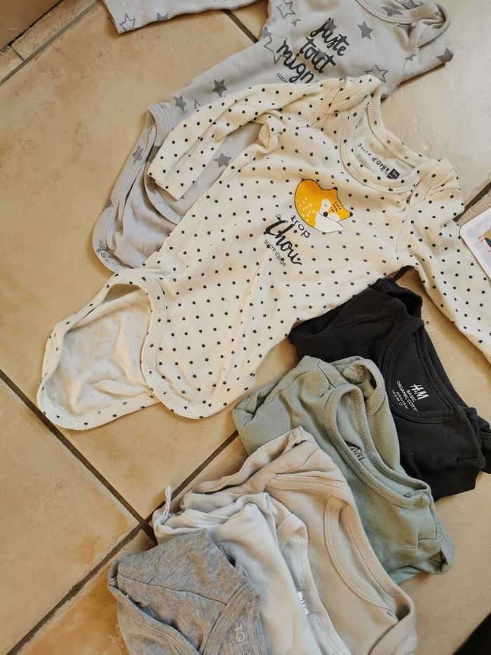 Lot bodies 3 mois - photo numéro 5