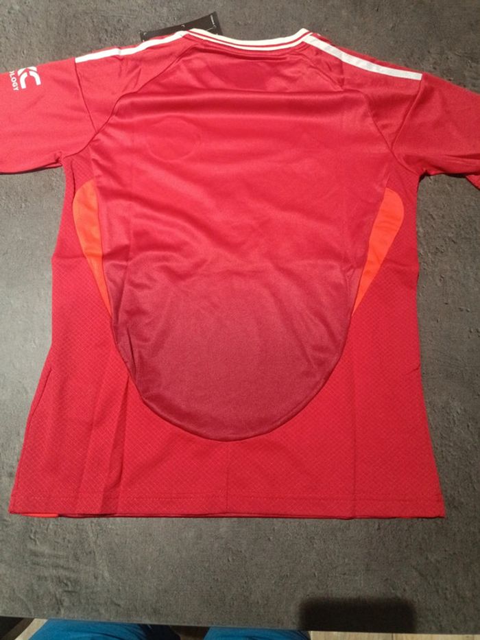 Tenue foot Manchester United rouge. T.26 - photo numéro 2