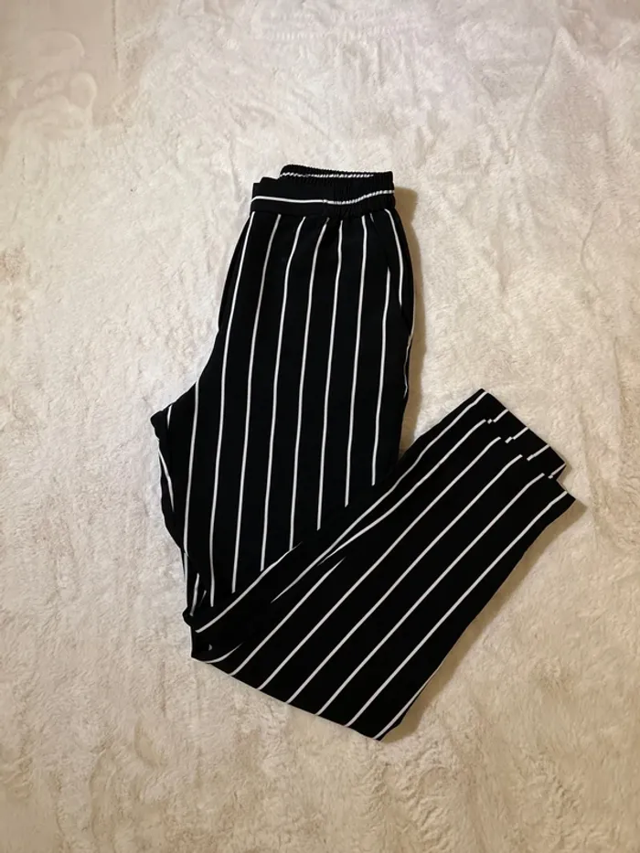 Pantalon droit neuf pollué - photo numéro 4