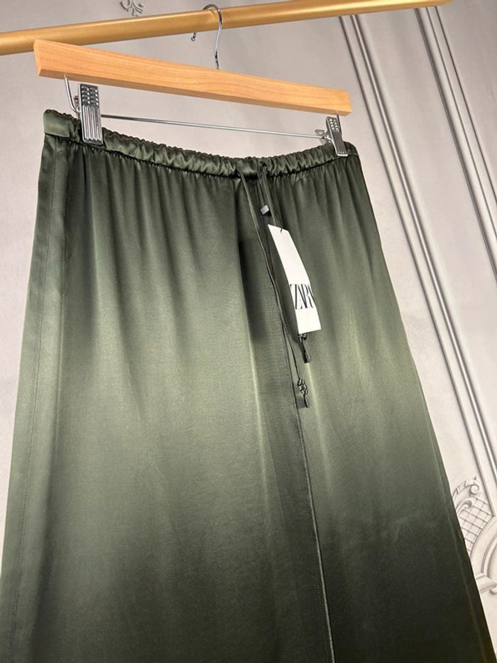 Jupe Mi longue Verte Zara S neuve - photo numéro 2
