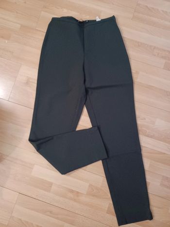 Superbe pantalon Taille 38 neuf matières très agréable à porter Tirette du côté