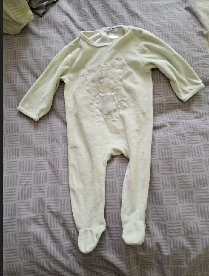 Pyjama 12 mois + chaussettes unisexes