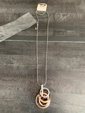 Collier sautoir.