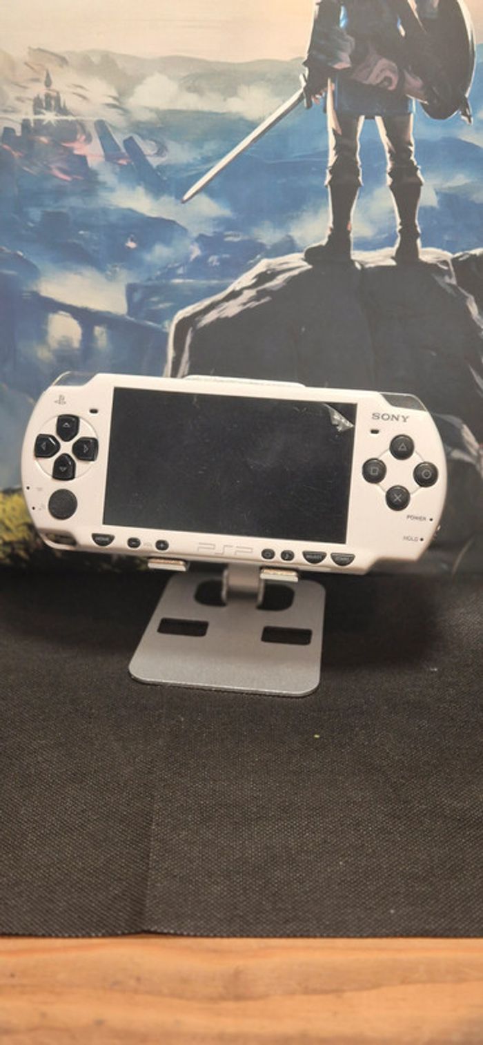 PSP 2000 - Black And White - Modifiée 128Go - photo numéro 3