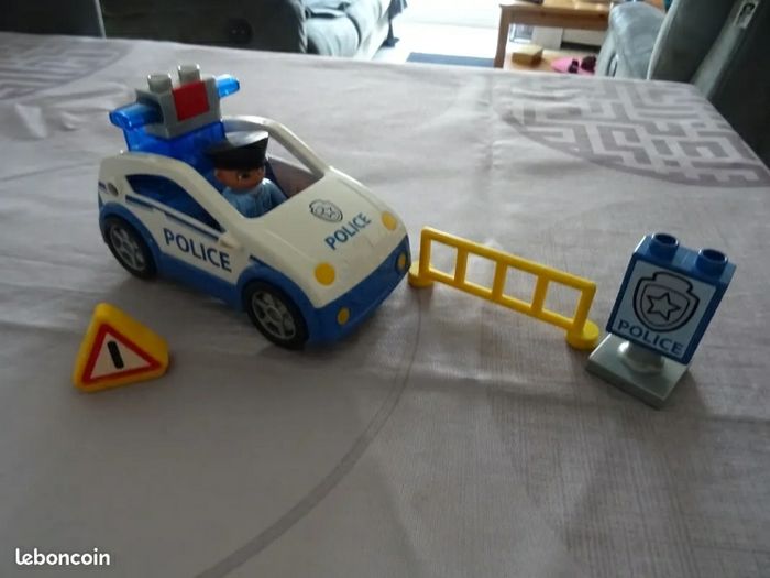 Lego Duplo
 Voiture de Police - photo numéro 7