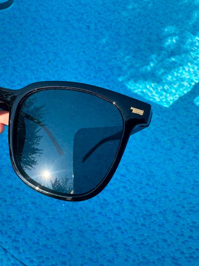 Paire de lunettes de soleil fantaisie - photo numéro 2