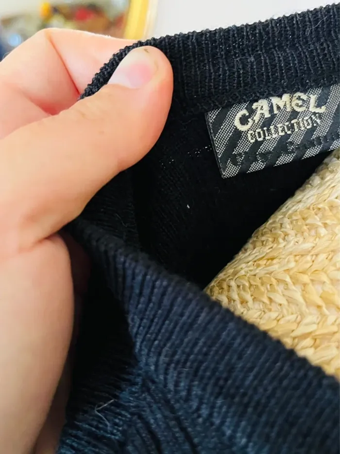 sublime Pull col V maille côtelée noir manches longues Camel Collection - photo numéro 6