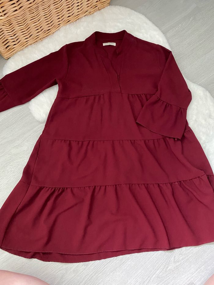 Robe midi bordeaux à volants