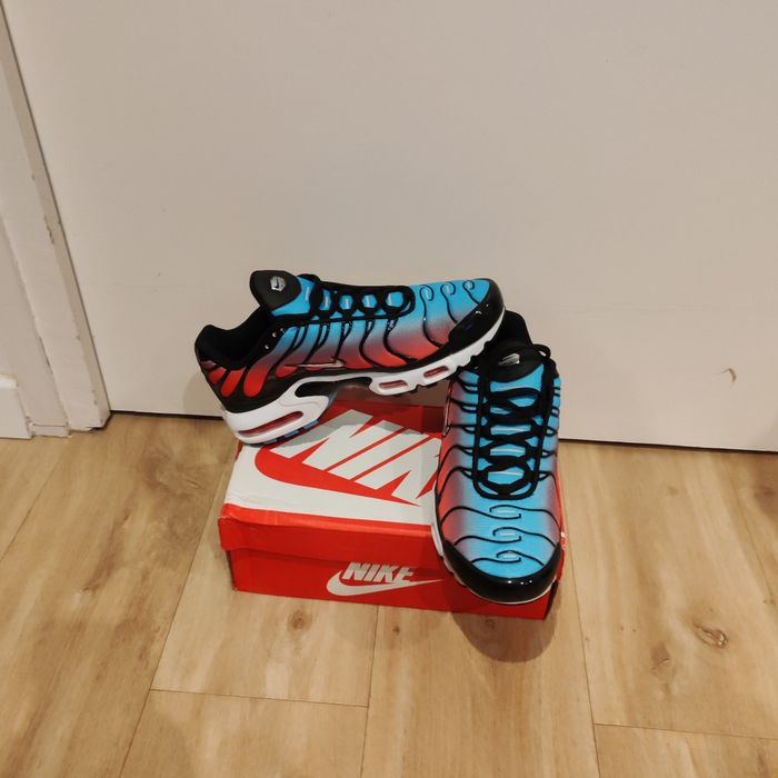 Basket tn taille 42 prix 55€ jamais porté