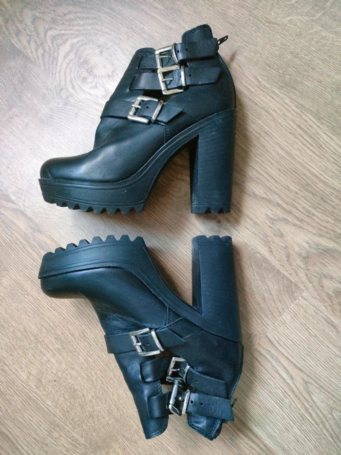 Bottines noires en cuir André