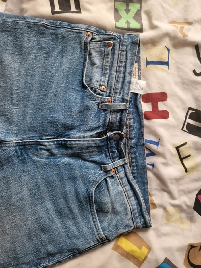 Jean levi's  taille 34 - photo numéro 4