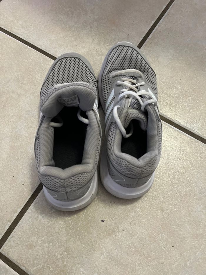 Paire de basket Adidas grise - photo numéro 5