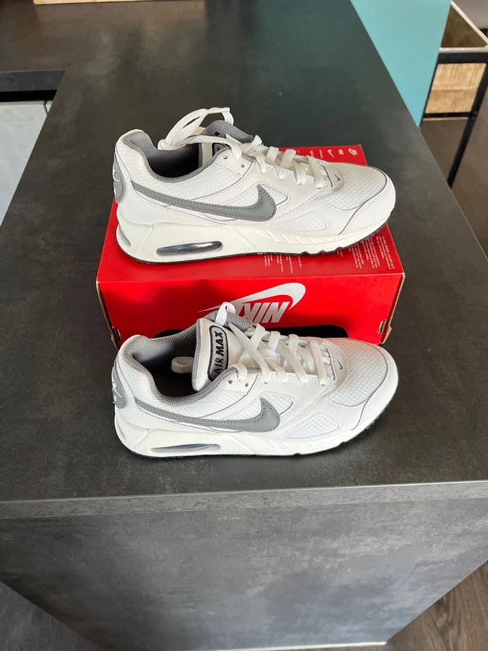 Basket Nike air Max taille 37.5 - photo numéro 2