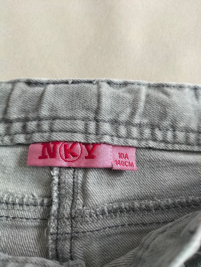 🤍 Bermuda en jeans gris - NKY - 10 ans - Excellent état 🤍 - photo numéro 4