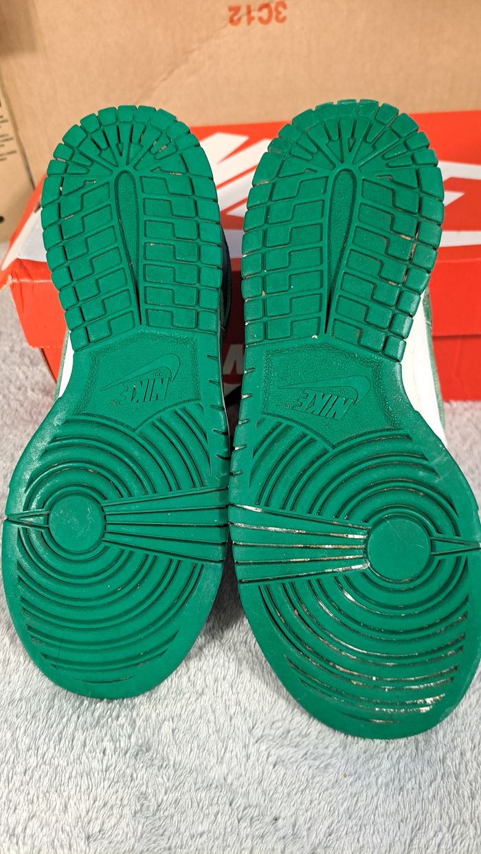 Chaussure Nike dunk low rétro pointure 36.5 vert et blanc - photo numéro 7