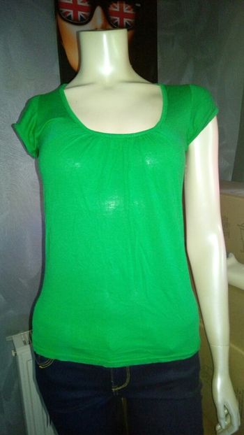 T shirt vert état neuf taille S