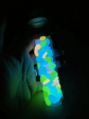 Tube sensoriel lumineux retour au calme galets